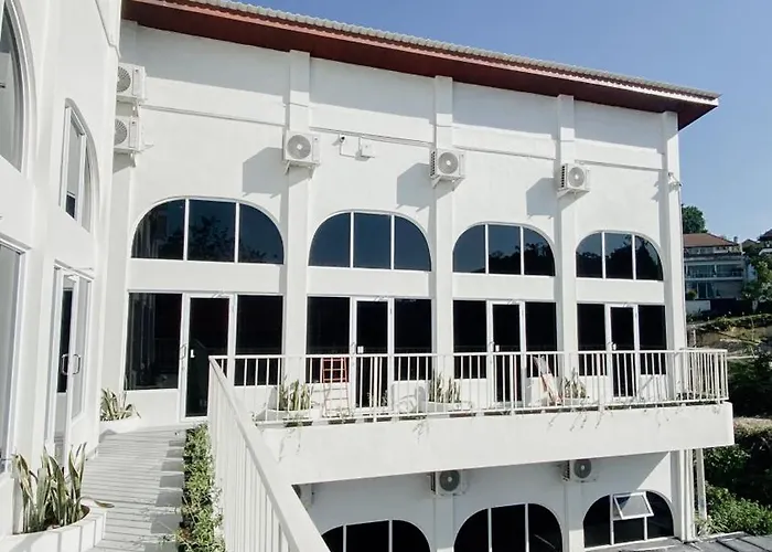 Hotel Escotel Melasti *