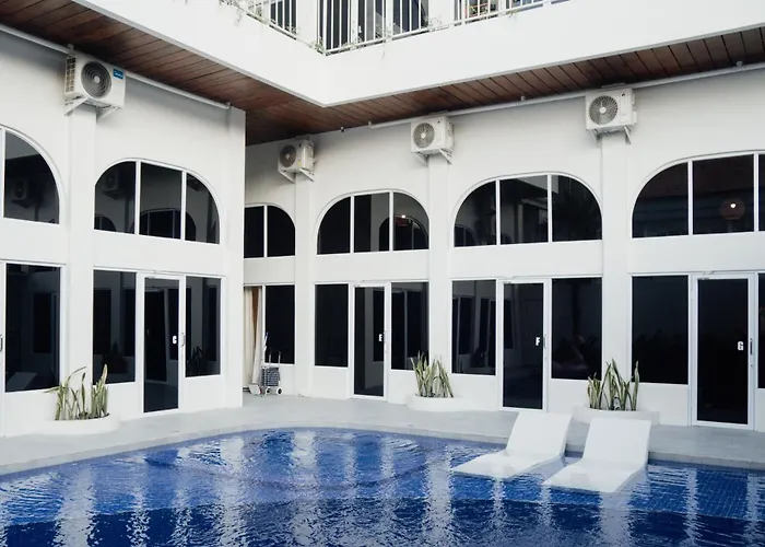 Escotel Melasti Hotel